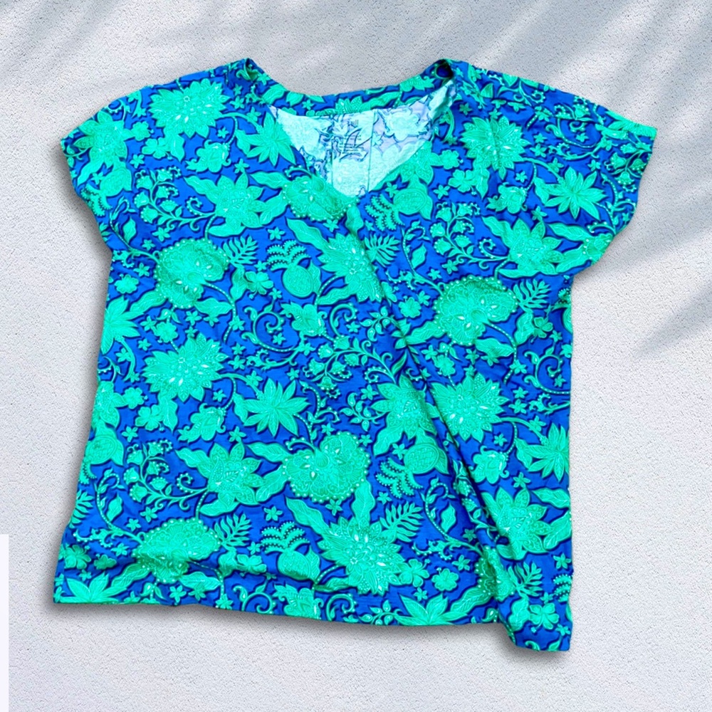 Great V-Neck Top  Light Weight and perfect for hot days